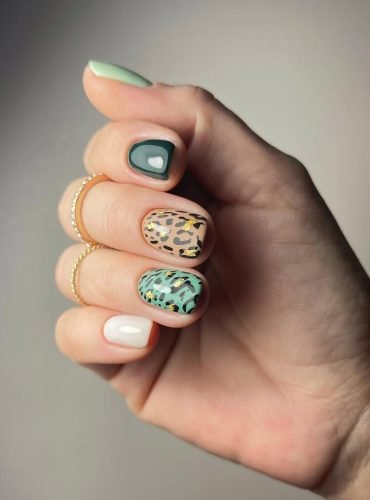 Hello New Year!❤️❤️❤️@unitech.nails @unitechrs @cndworld #shellac #shellacnovisad #cndworld #uni